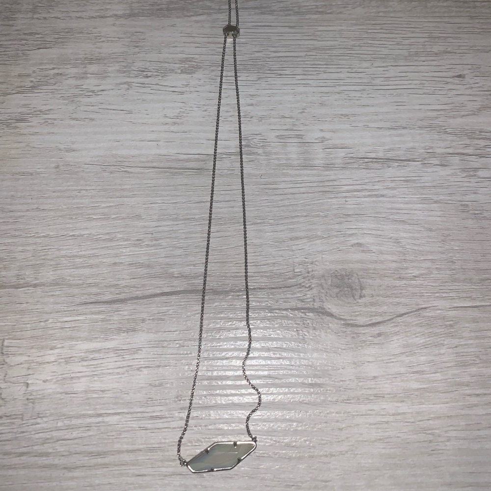 Kendra Scott necklace